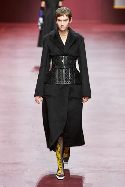 Look 13